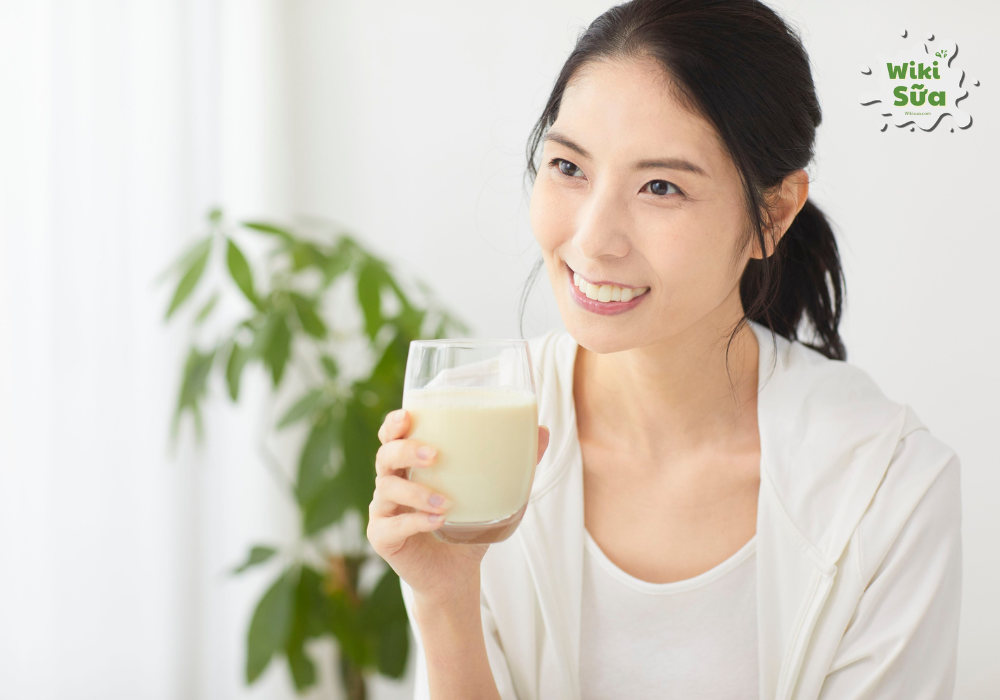 Uống sữa đúng cách và kết hợp dinh dưỡng hằng ngày giúp mẹ có nhiều sữa hơn 