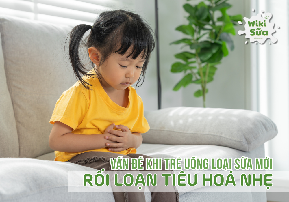 Ba mẹ cần theo dõi các phản ứng của trẻ khi đổi sữa mới 
