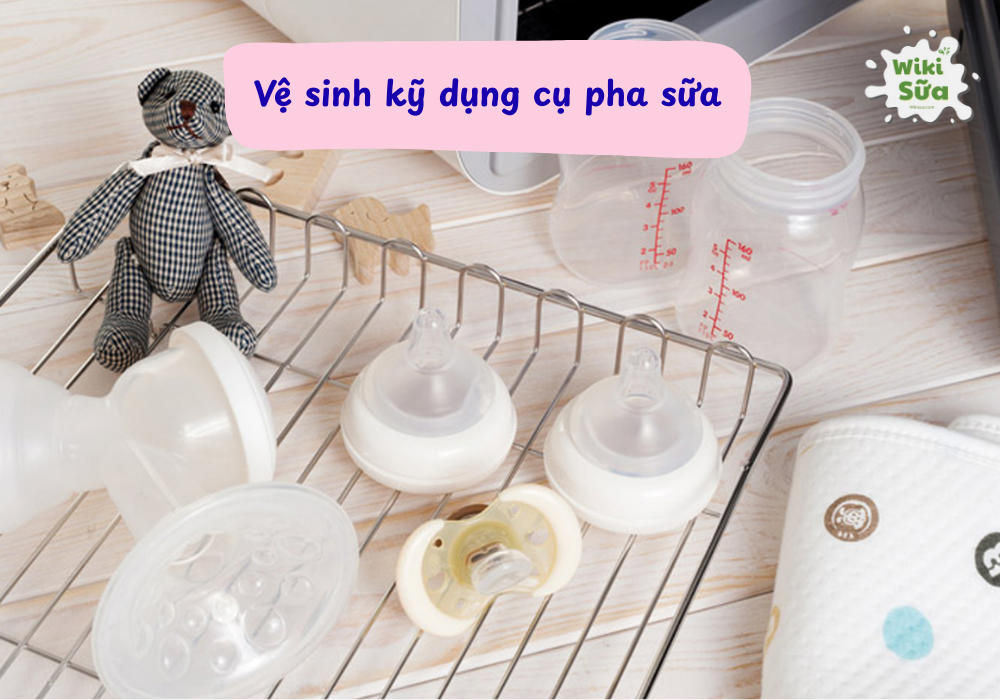 Vệ sinh kỹ dụng cụ trước khi pha sữa